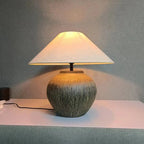 Lampe de bureau moderne géométrique en céramique avec LED et abat-jour en tissu