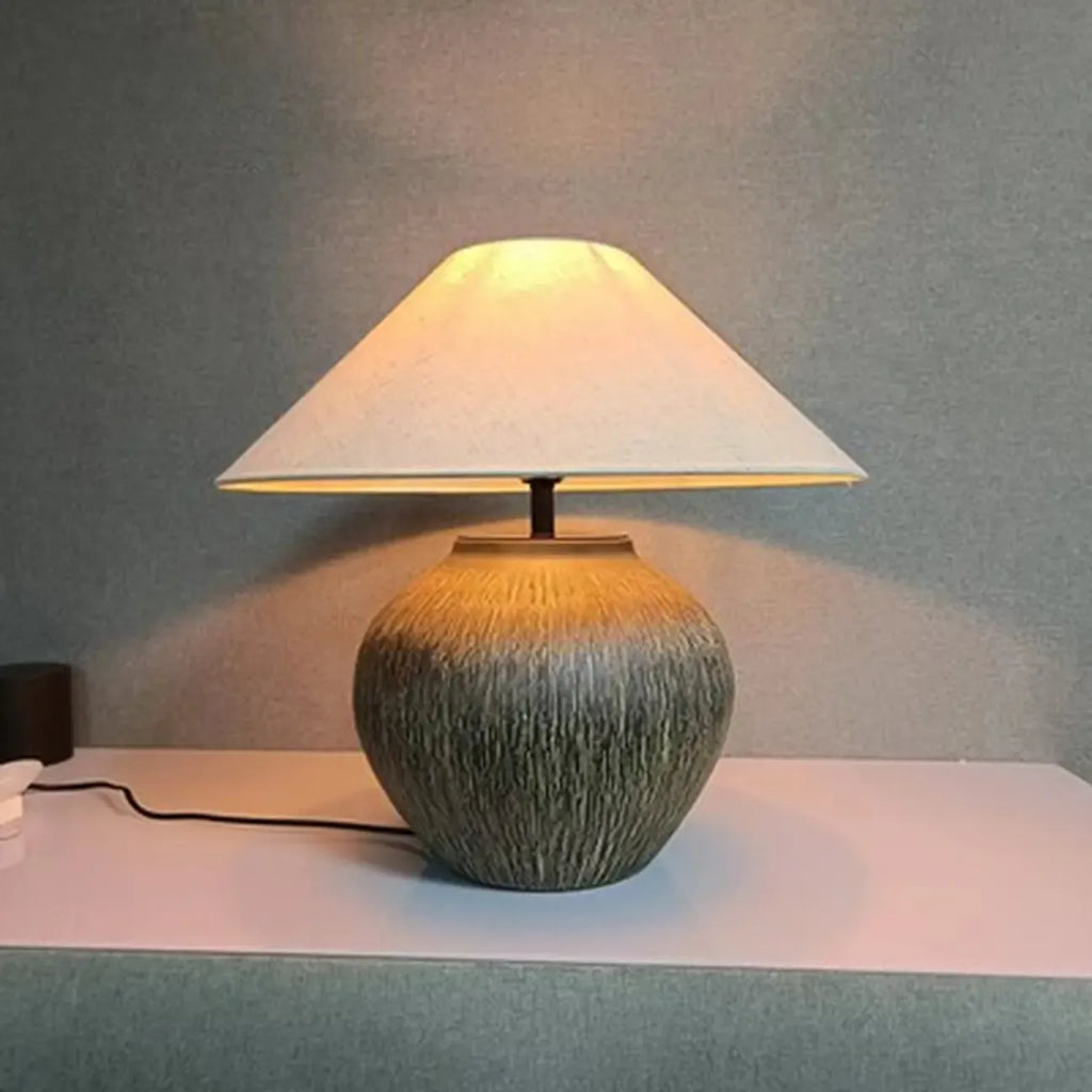 Lampe de bureau moderne géométrique en céramique avec LED et abat-jour en tissu