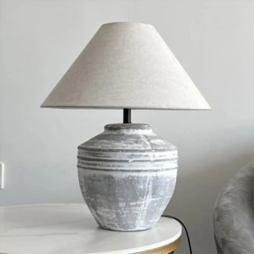 Lampe de bureau moderne géométrique en céramique avec LED et abat-jour en tissu