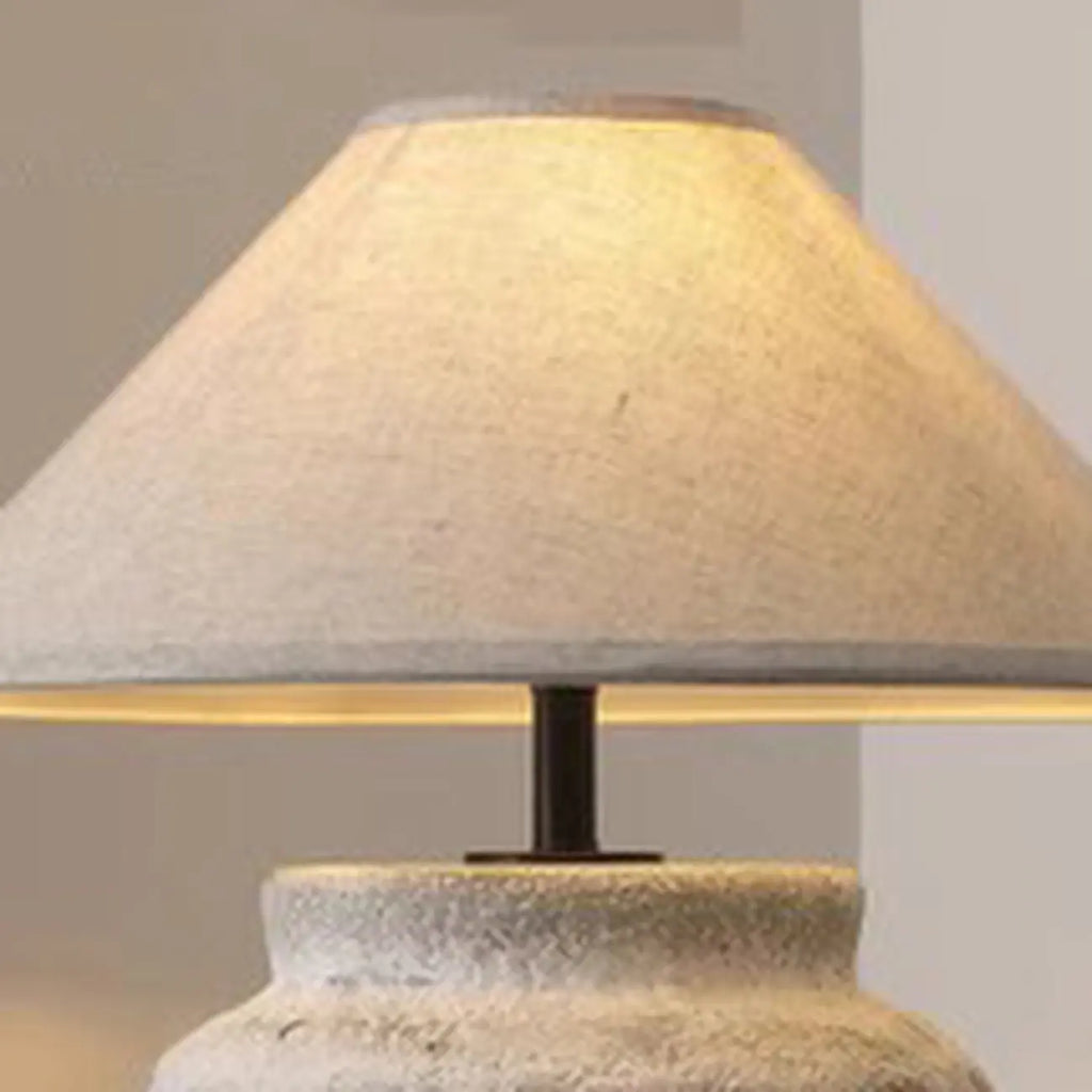 Lampe de bureau moderne géométrique en céramique avec LED et abat-jour en tissu