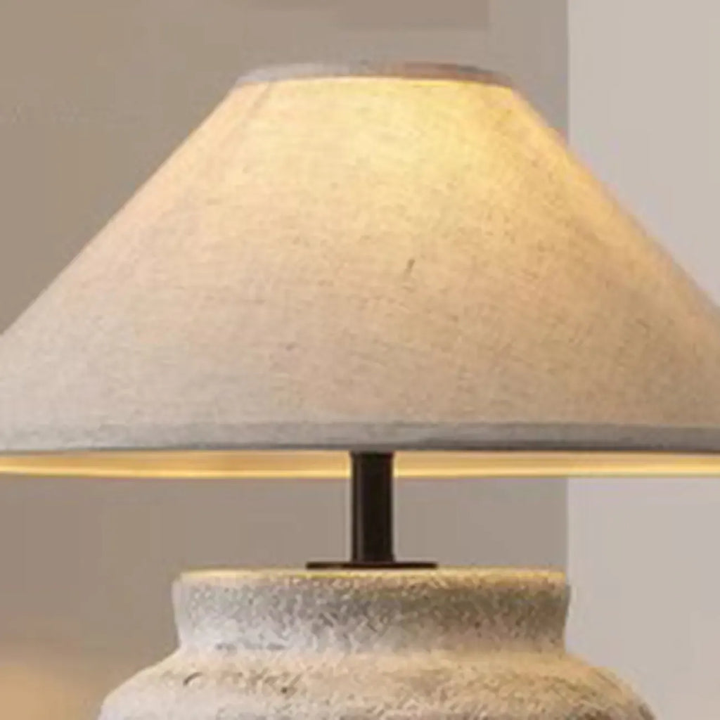 Lampe de bureau moderne géométrique en céramique avec LED et abat-jour en tissu