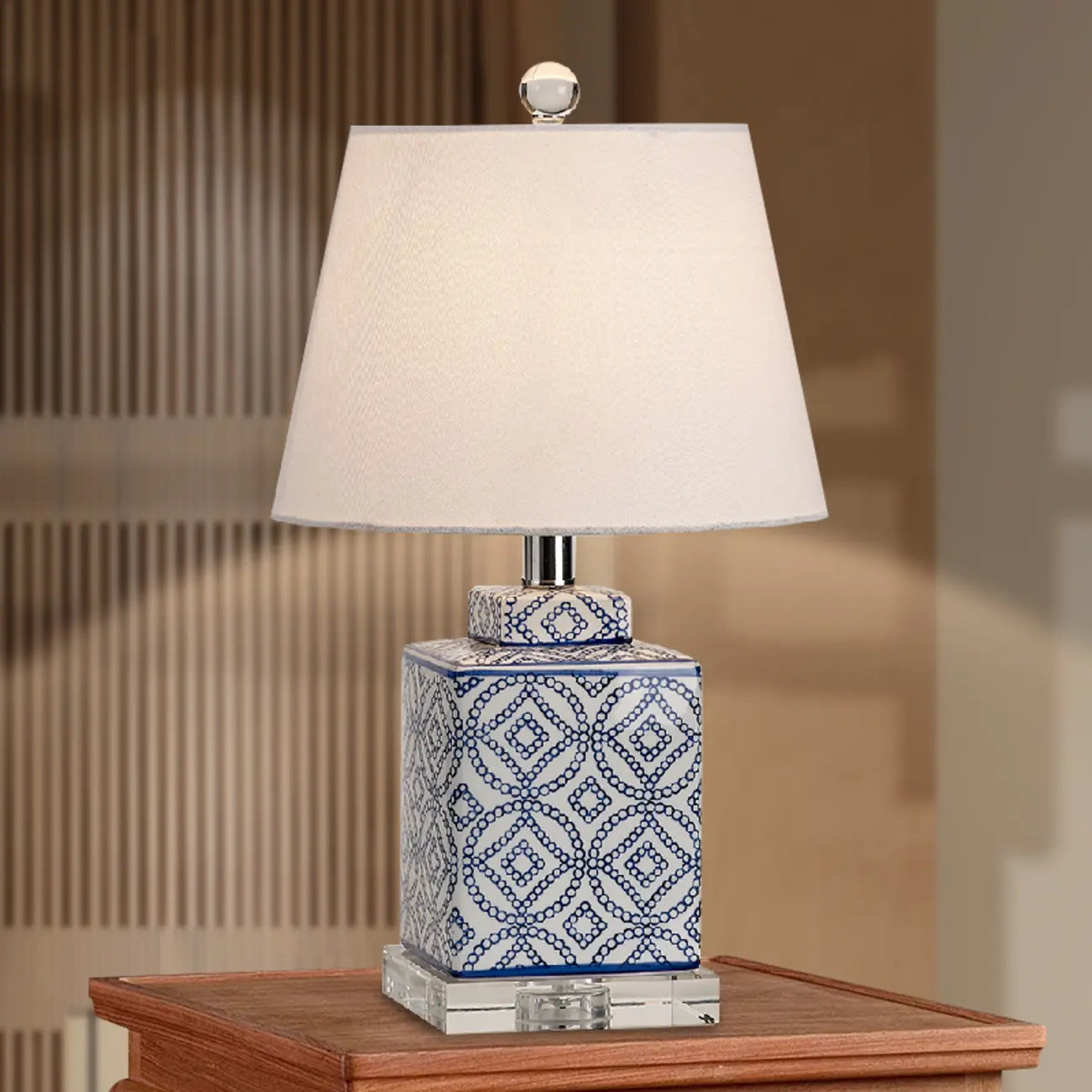 Lampe de table traditionnelle en céramique bleue avec abat-jour en tissu