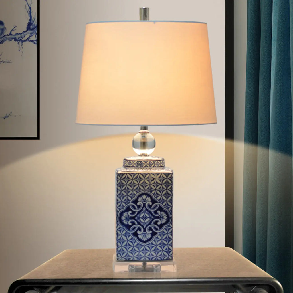 Lampe de table traditionnelle en céramique bleue avec abat-jour en tissu
