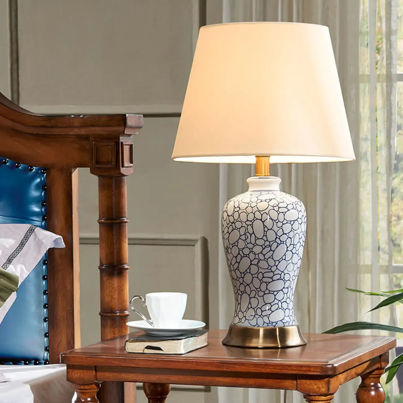 Lampe de table élégante en céramique avec abat-jour en tissu géométrique
