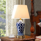 Lampe de table élégante en céramique avec abat-jour en tissu géométrique