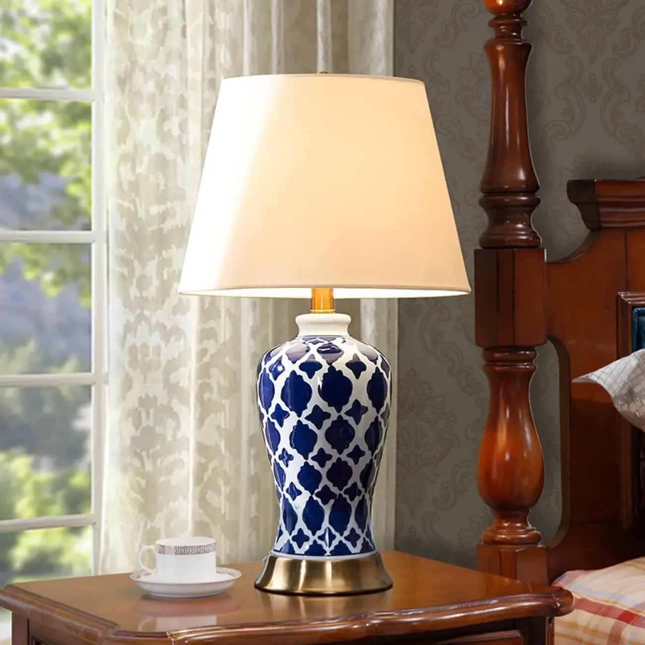 Lampe de table élégante en céramique avec abat-jour en tissu géométrique