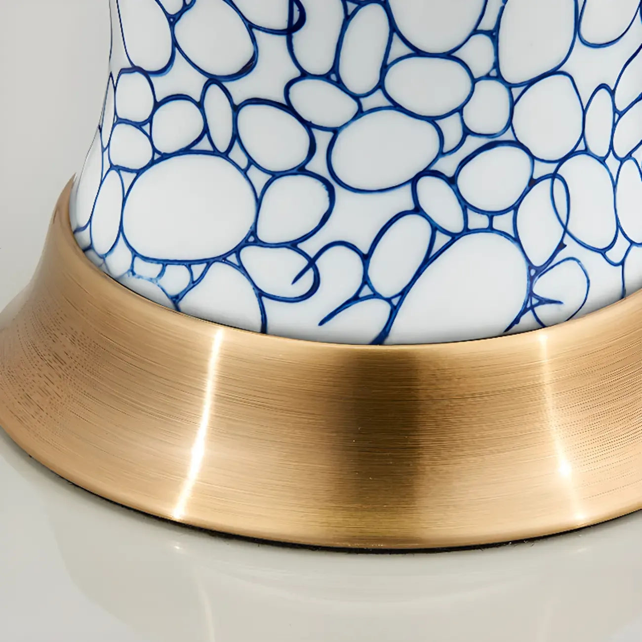 Lampe de table élégante en céramique avec abat-jour en tissu géométrique