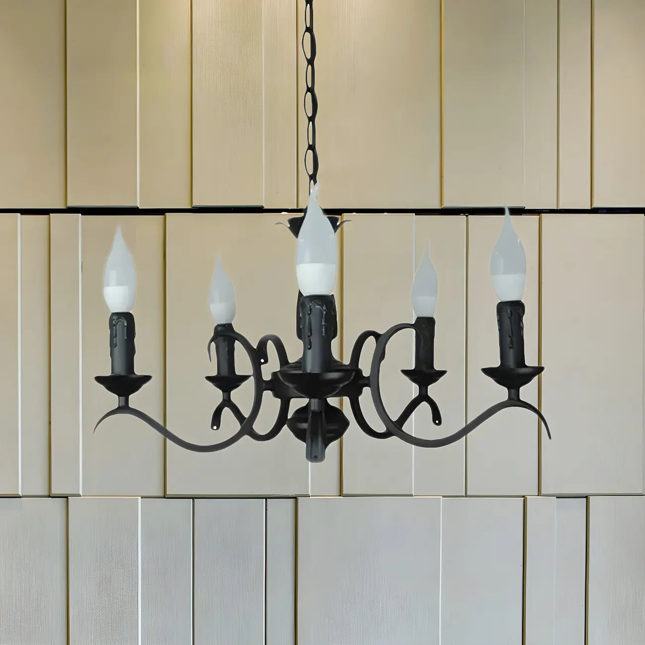 Lustre candélabre industriel en métal noir