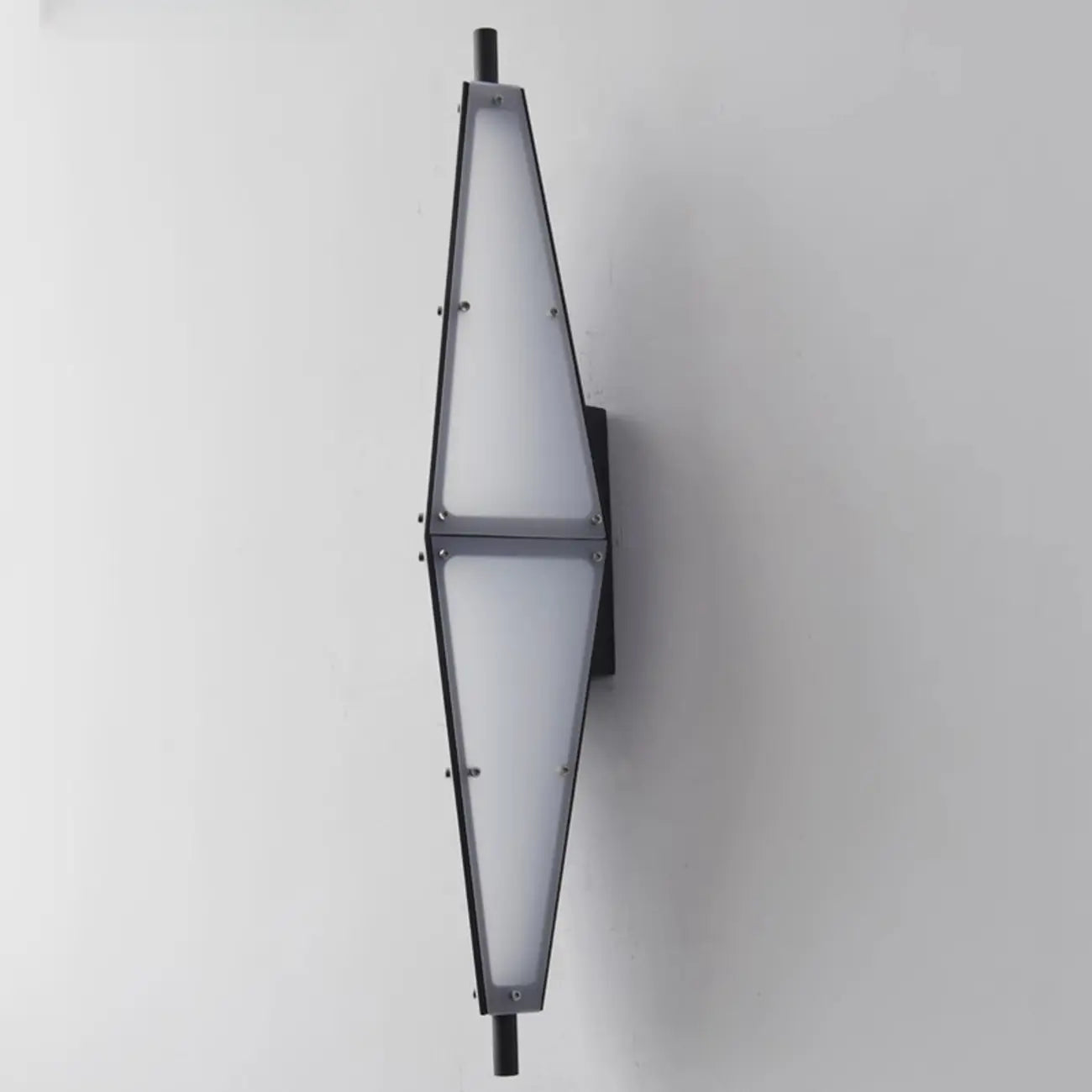 Applique murale extérieure moderne géométrique en acrylique blanc à LED