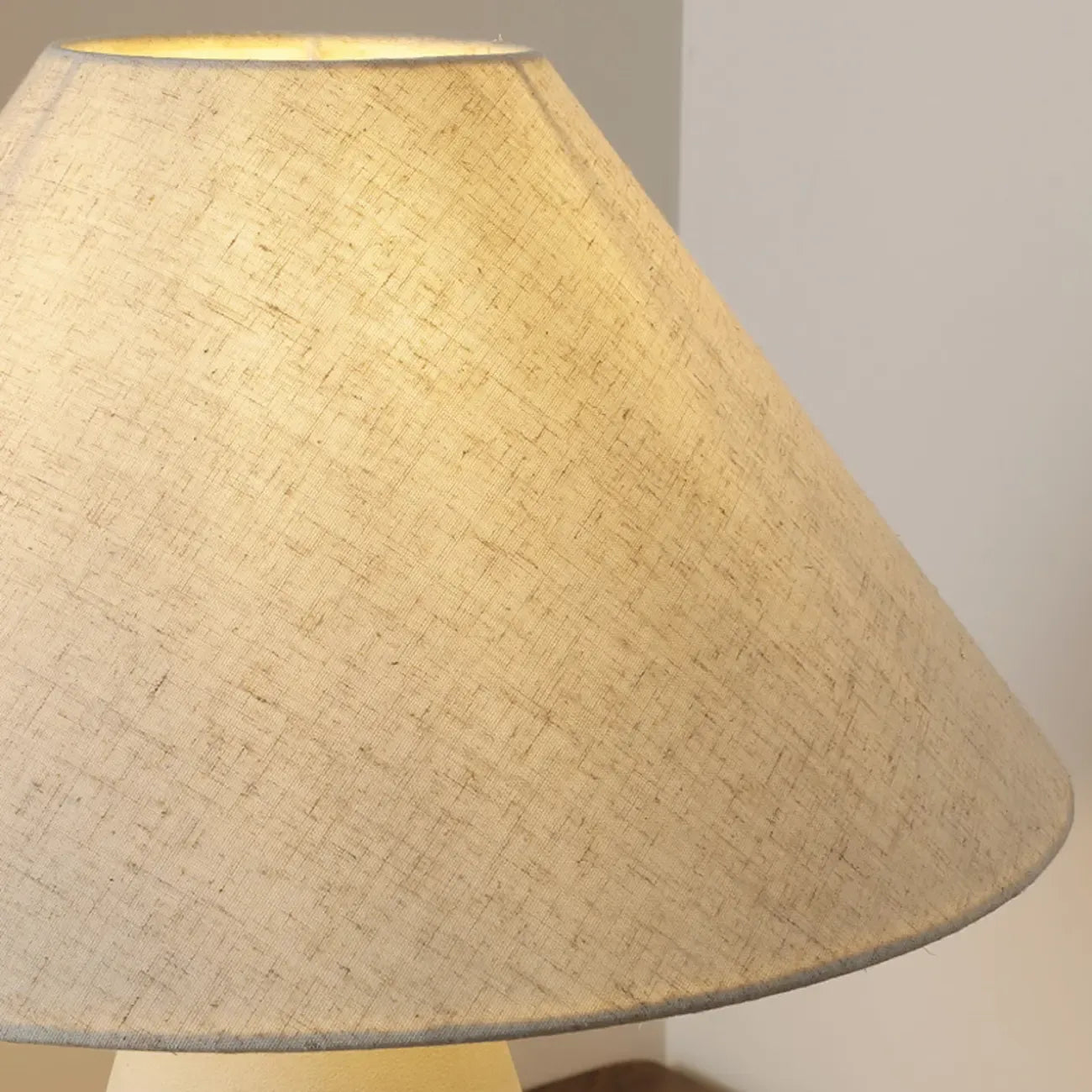 Lampe de table élégante en céramique avec abat-jour en tissu