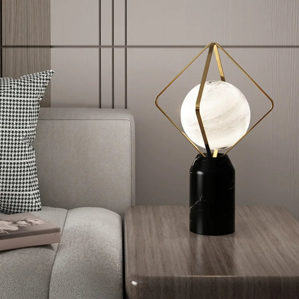 Lampe de table LED élégante à brancher, en pierre et verre, avec globe.