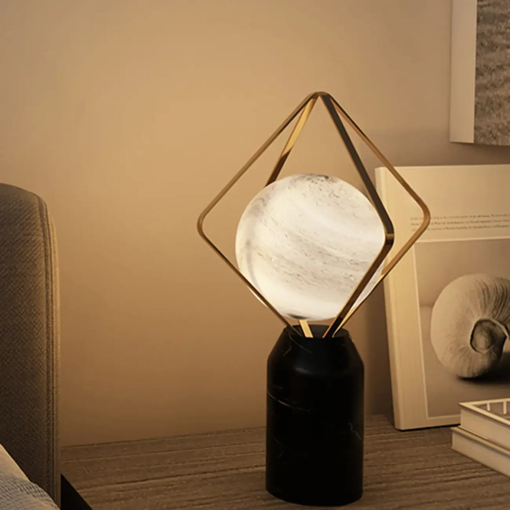 Lampe de table LED élégante à brancher, en pierre et verre, avec globe.