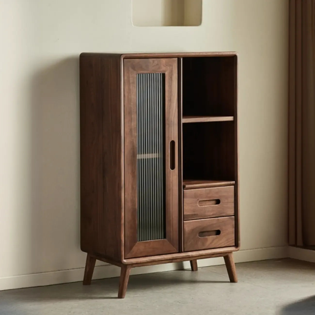 Élégante vitrine en bois avec tiroirs et porte vitrée