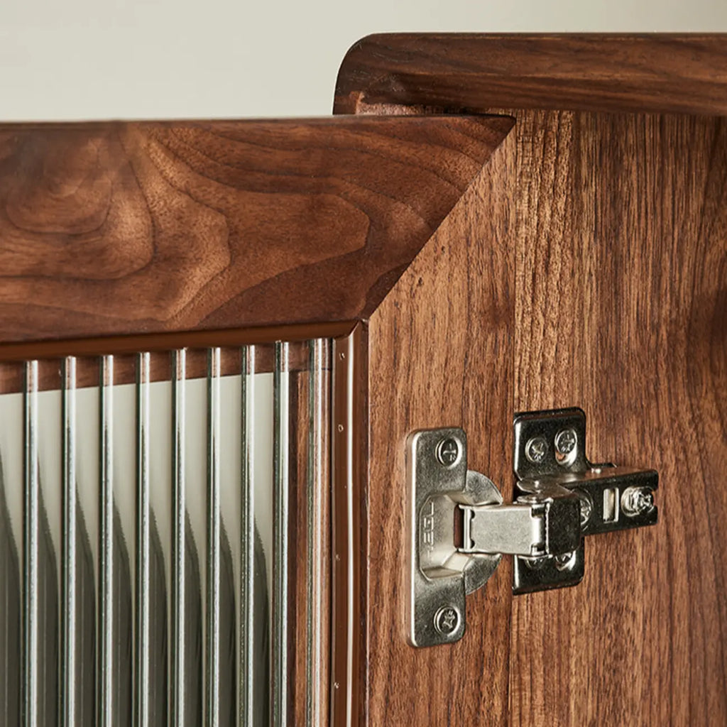 Élégante vitrine en bois avec tiroirs et porte vitrée