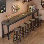 Table de bar industrielle en bois brun avec repose-pieds pour pub à domicile