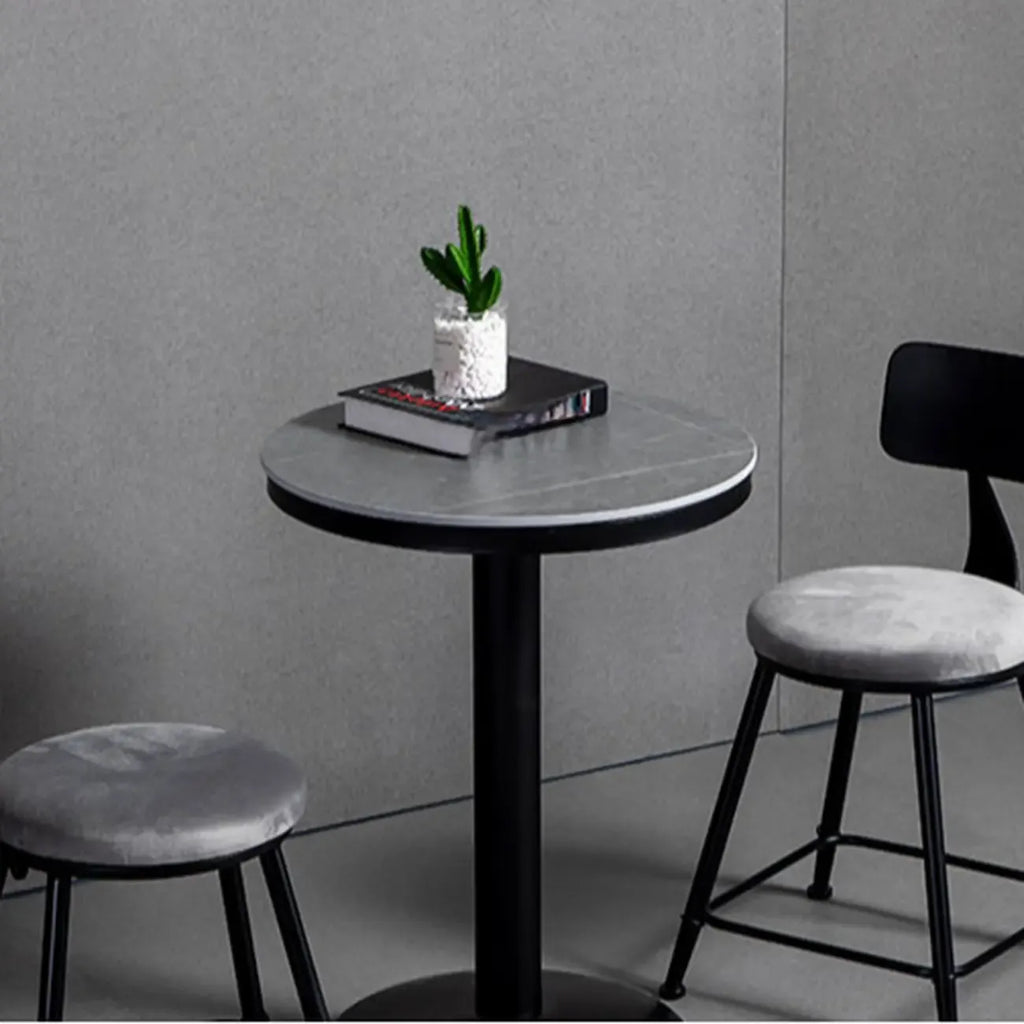 Table de bar ronde en pierre gris industriel, hauteur 2 places