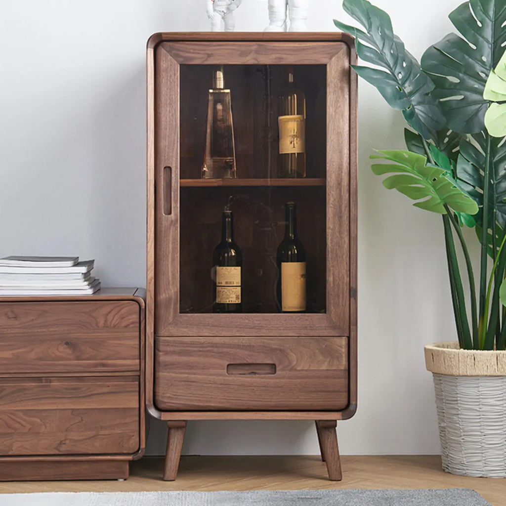 Vitrine autoportante en bois brun avec porte vitrée