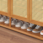 Meuble à chaussures d'entrée bohème en bambou avec portes en rotin