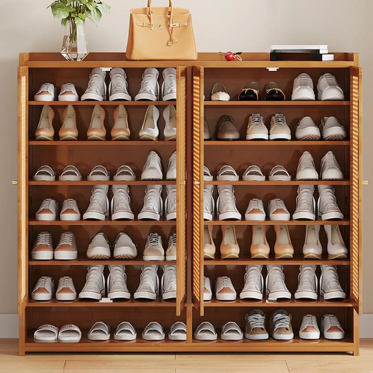 Meuble à chaussures d'entrée bohème en bambou avec portes en rotin