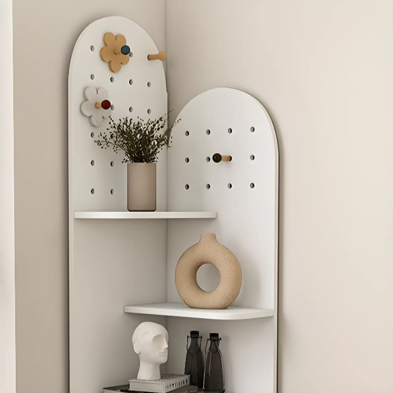 Vitrine d'angle en bois vert avocat pour rangement et présentation d'œuvres d'art