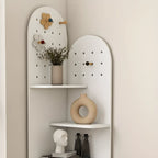 Vitrine d'angle en bois vert avocat pour rangement et présentation d'œuvres d'art