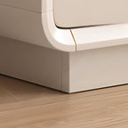 Meuble TV minimaliste en bois blanc avec rangements ouverts et tiroirs