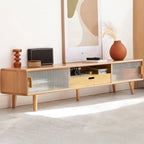 Meuble TV en bois naturel avec porte coulissante en verre et tiroirs (55 pouces)