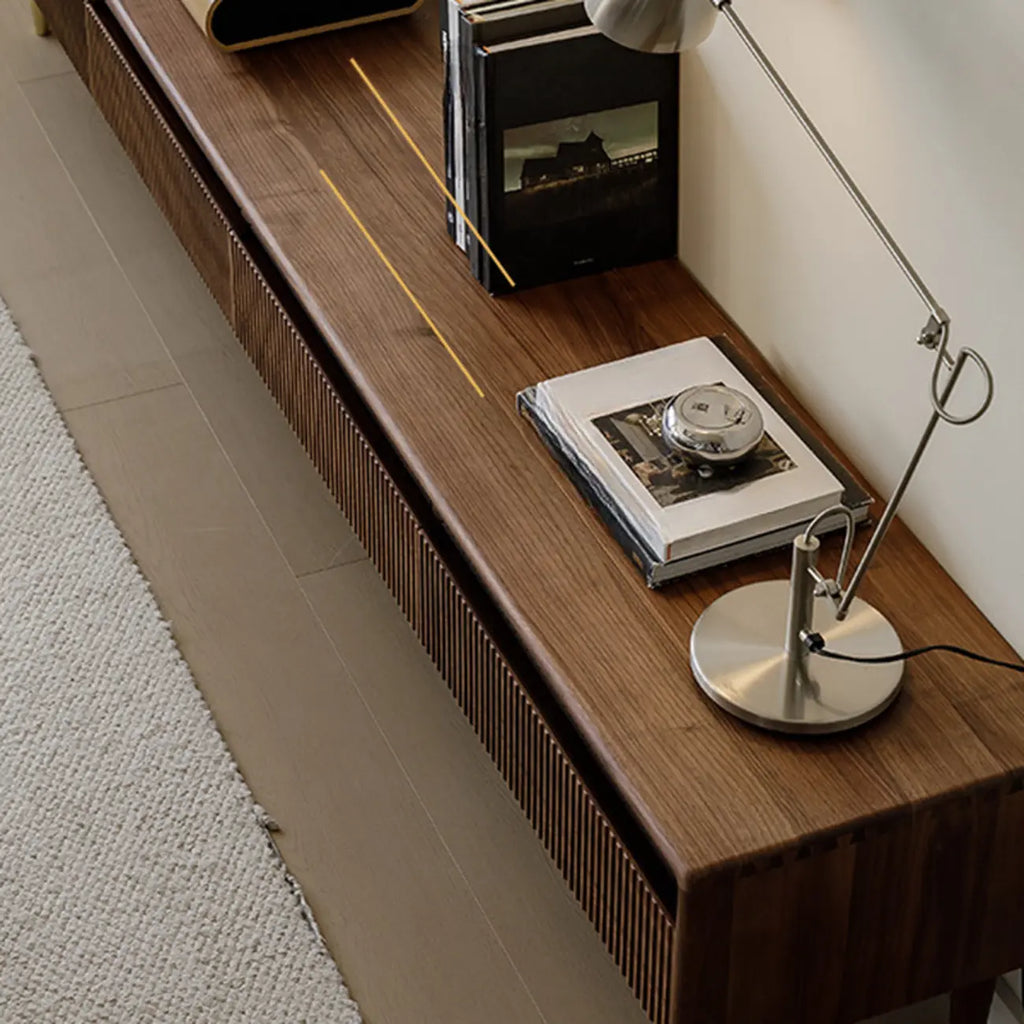 Mobile TV con scanalature 94,5 in legno marrone noce e cassetti