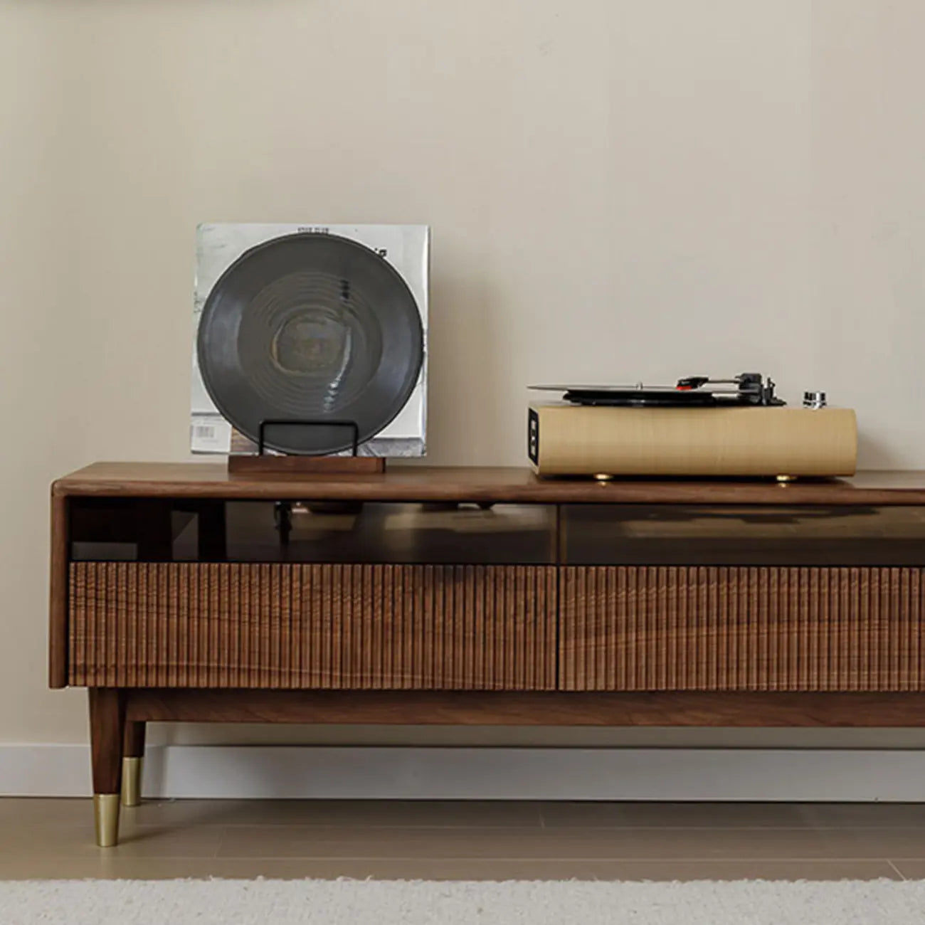 Mobile TV con scanalature 94,5 in legno marrone noce e cassetti