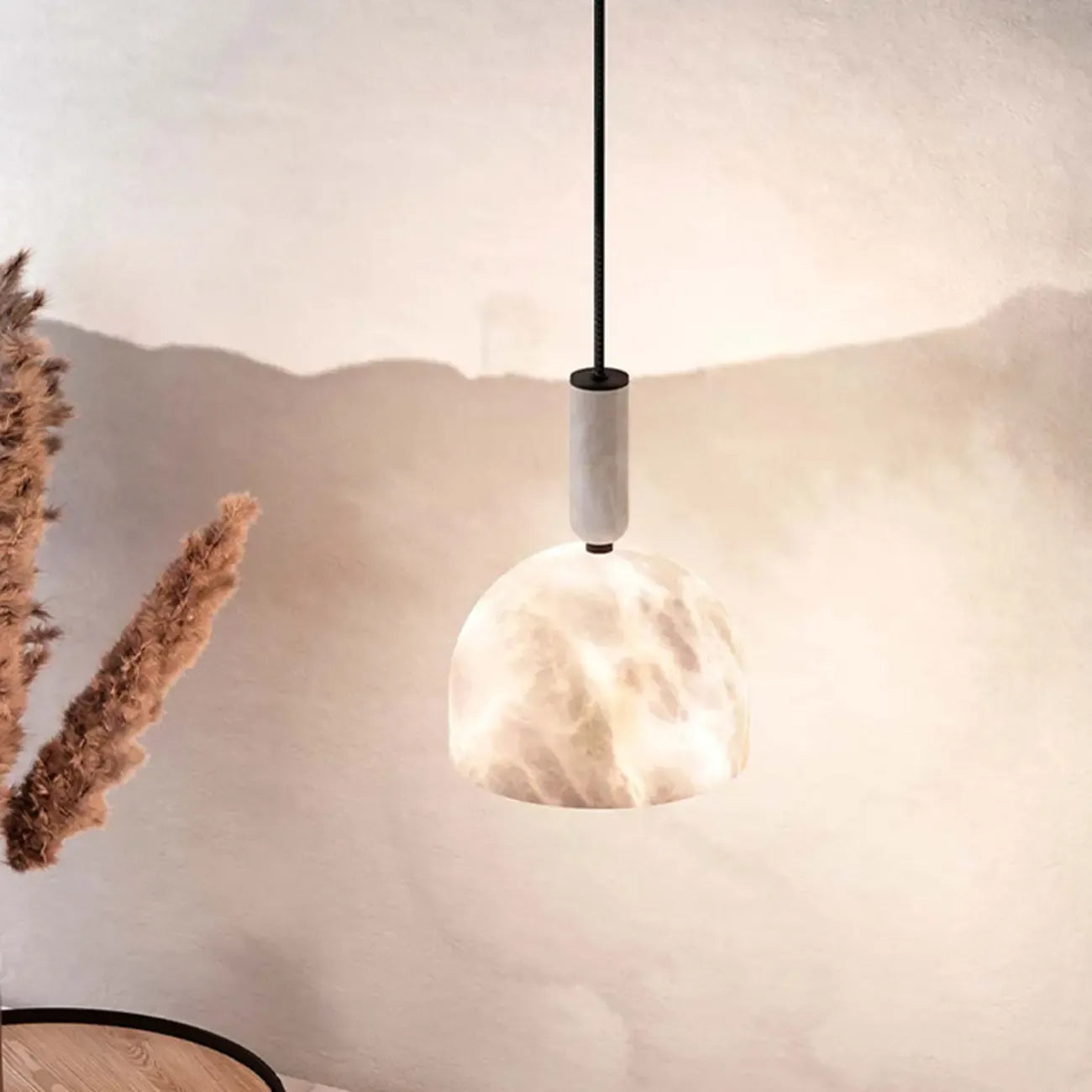Suspension en albâtre blanc en forme de dôme pour chambre contemporaine