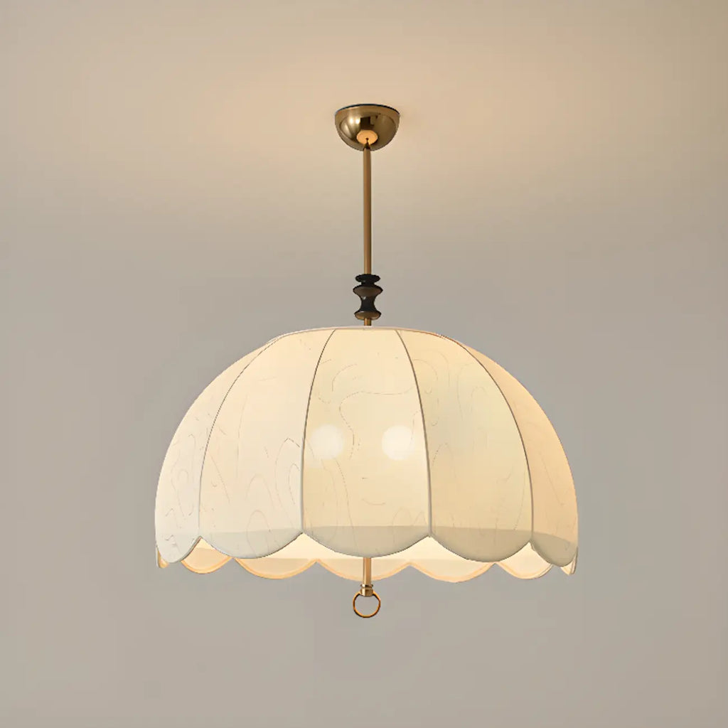 Lampadario elegante con paralume a cupola in tessuto bianco vintage
