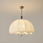Lampadario elegante con paralume a cupola in tessuto bianco vintage