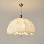 Lampadario elegante con paralume a cupola in tessuto bianco vintage