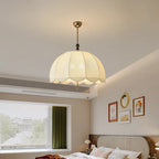 Lampadario elegante con paralume a cupola in tessuto bianco vintage