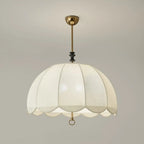 Lampadario elegante con paralume a cupola in tessuto bianco vintage