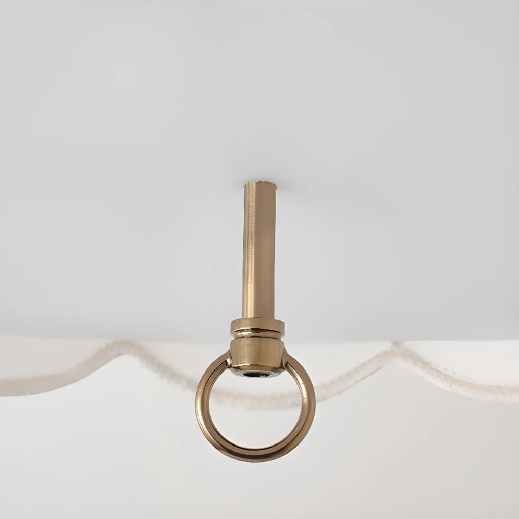 Lampadario elegante con paralume a cupola in tessuto bianco vintage