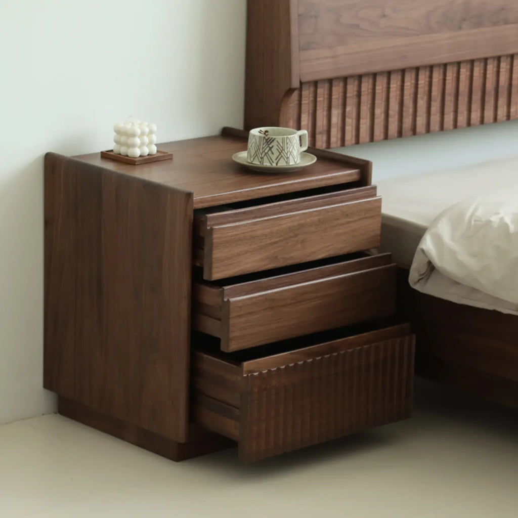 Comodino scandinavo a 3 cassetti in legno di noce