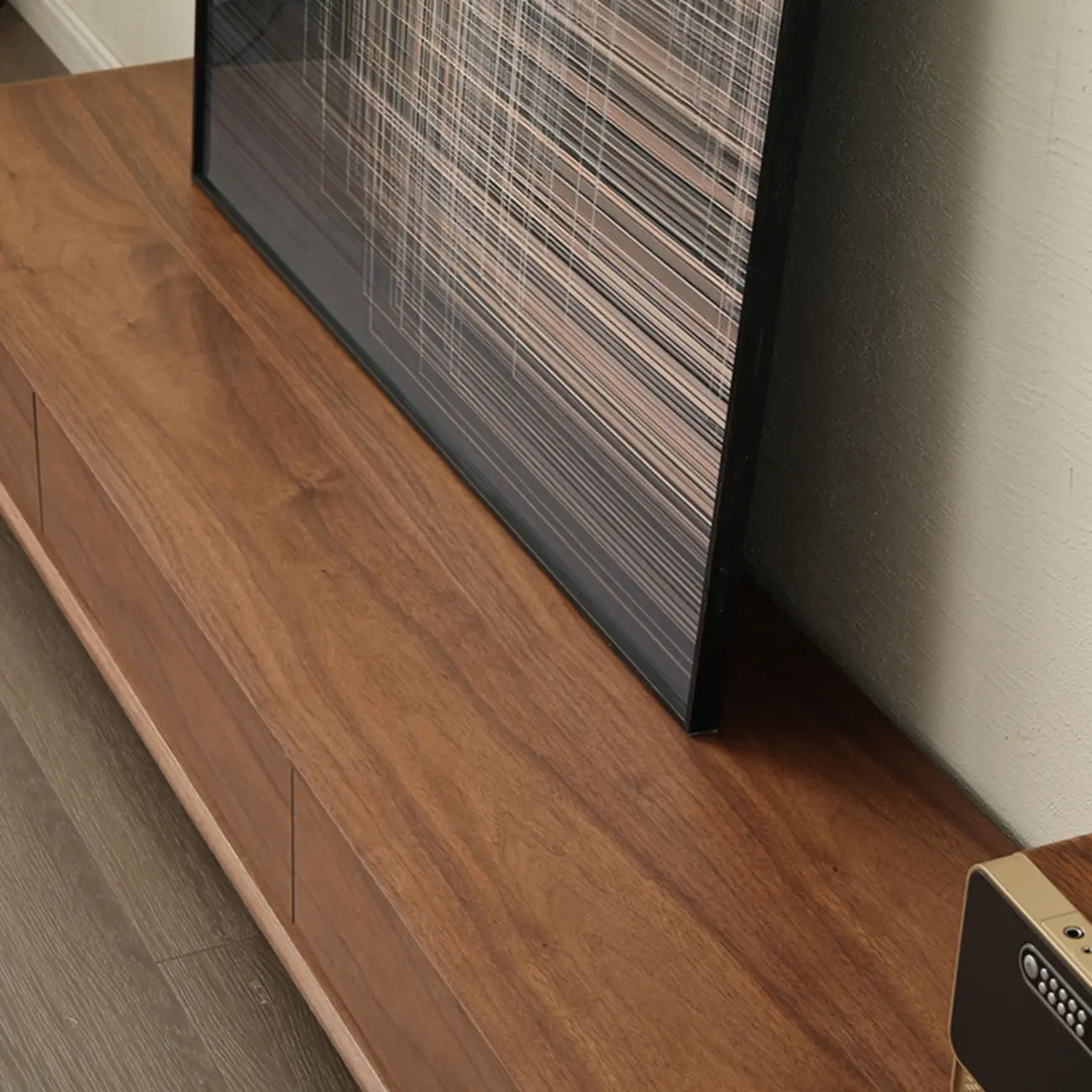 Meuble TV moderne en bois marron de 63 pouces avec système de gestion des câbles