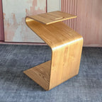 Table d'appoint convertible en bois brun noyer en forme de C