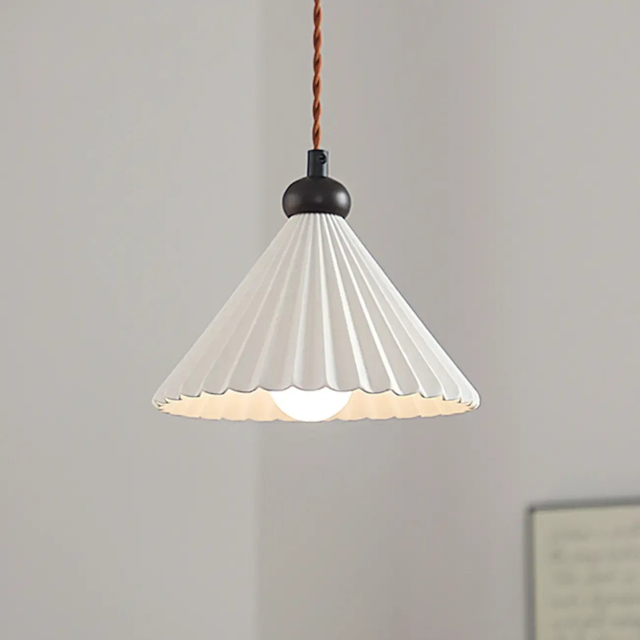 Lampada a Sospensione LED a Cono in Ceramica Chic Regolabile per Interni