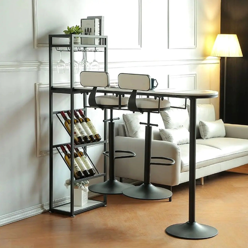 Table de bar moderne dorée avec étagères de rangement pour bouteilles de vin, idéale pour les bars à domicile.