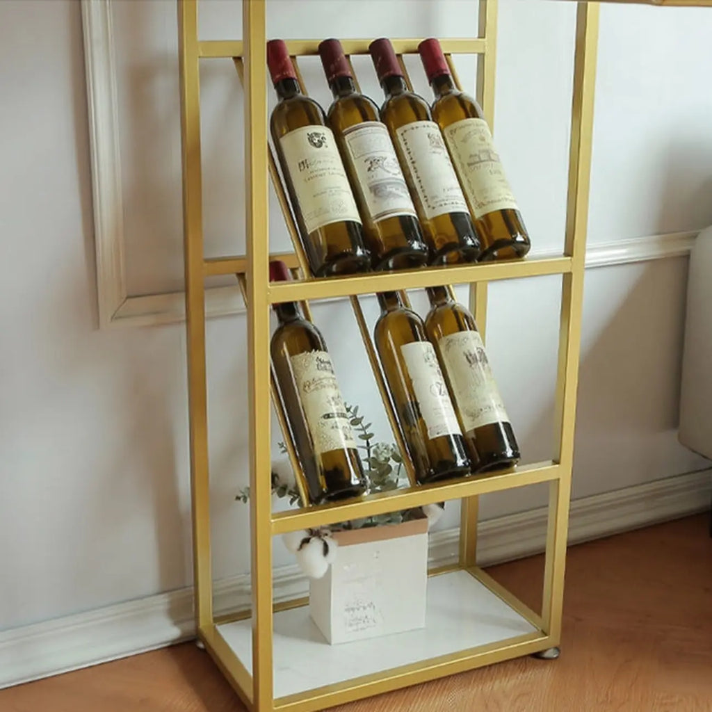 Table de bar moderne dorée avec étagères de rangement pour bouteilles de vin, idéale pour les bars à domicile.