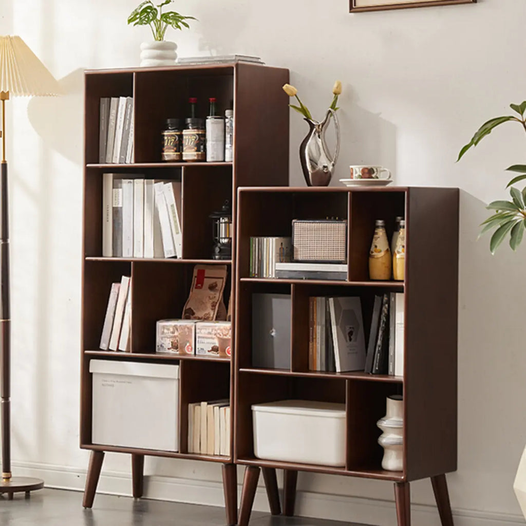 Bibliothèque verticale contemporaine en bois brun à dos fermé