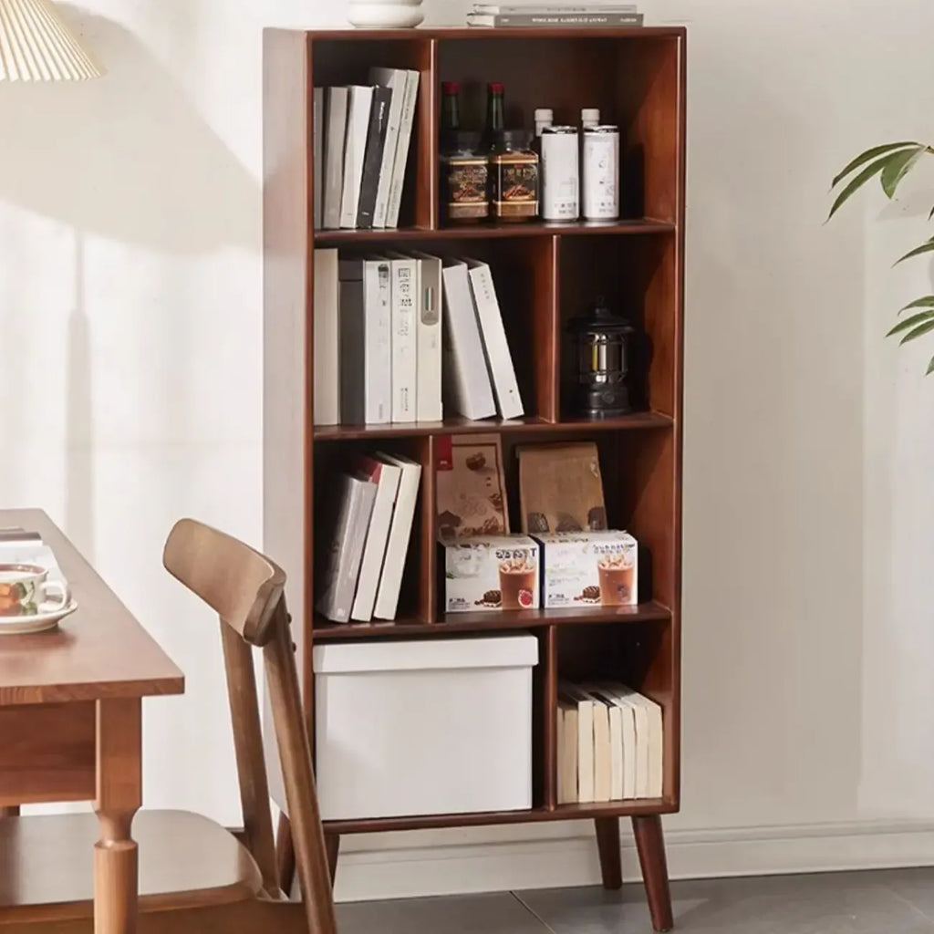 Bibliothèque verticale contemporaine en bois brun à dos fermé
