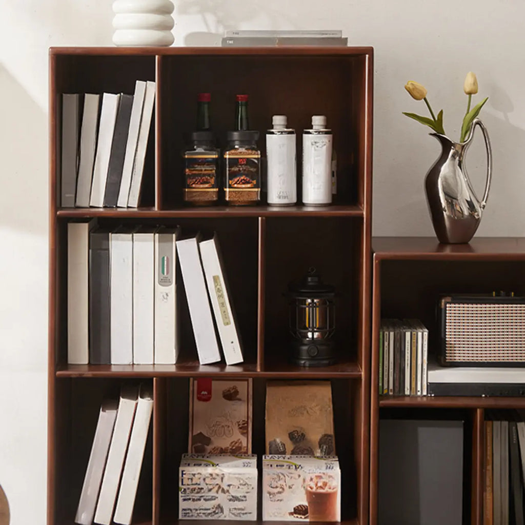 Bibliothèque verticale contemporaine en bois brun à dos fermé