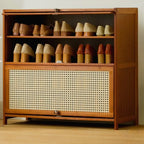 Meuble à chaussures bohème en bois brun avec portes en rotin