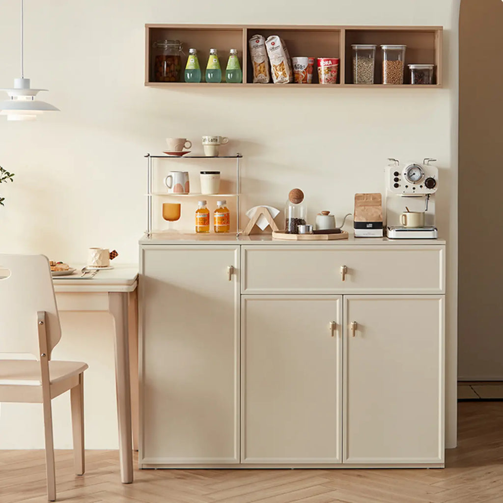 Élégant vaisselier blanc en bois avec étagères