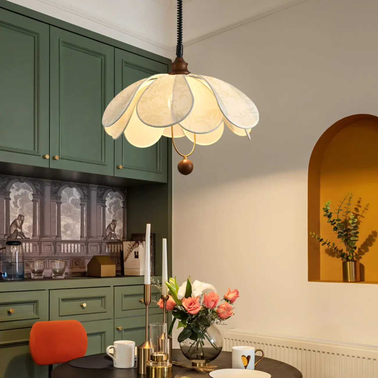 Lampadario a sospensione Art Déco a forma di petali in tessuto