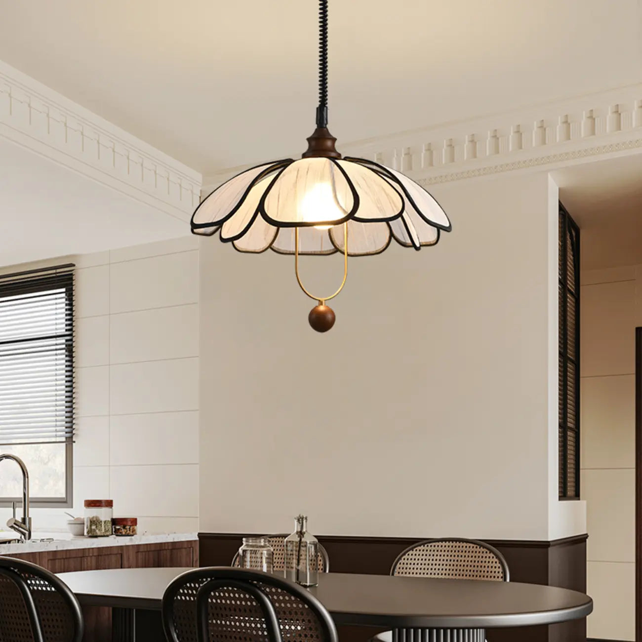 Lampadario a sospensione Art Déco a forma di petali in tessuto