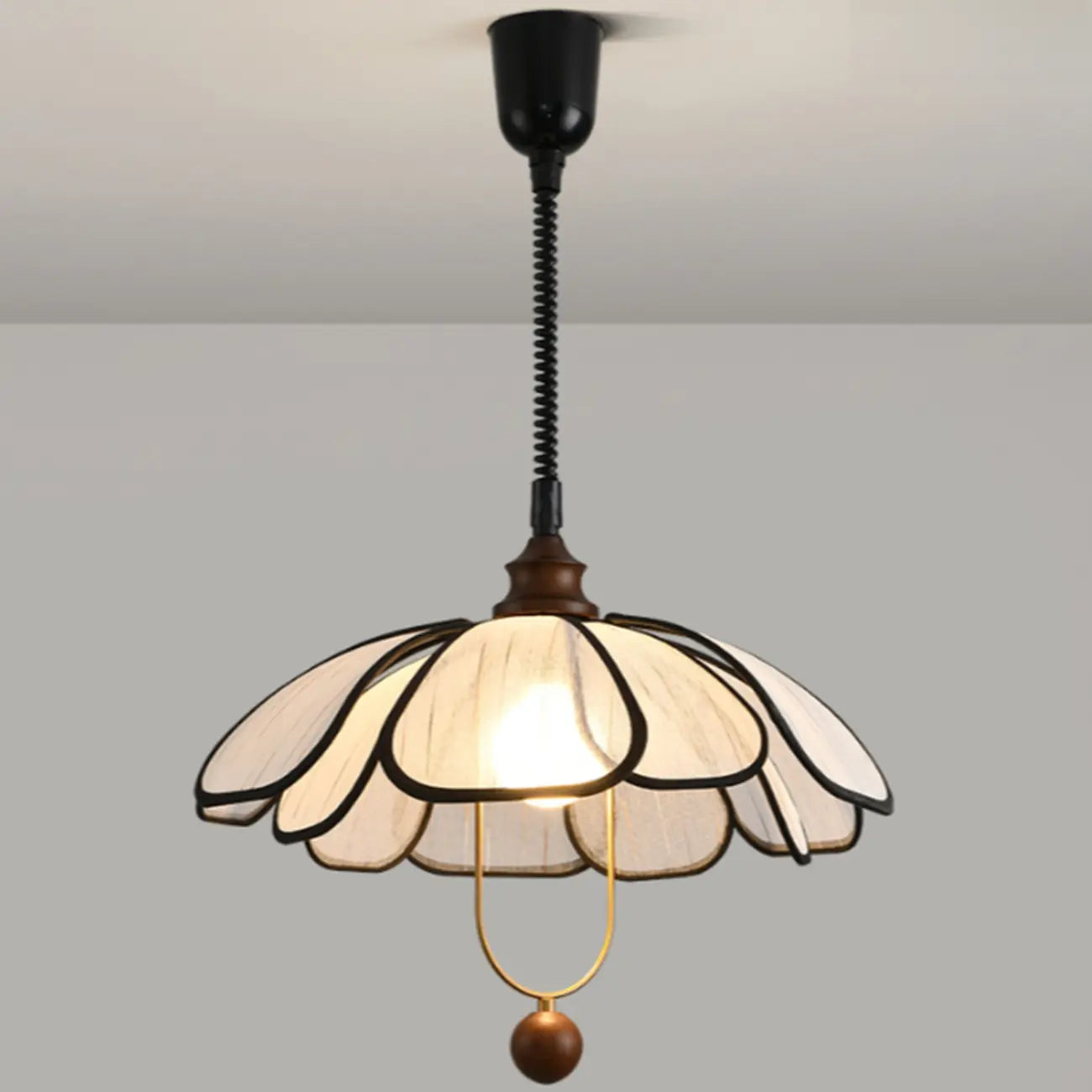 Lampadario a sospensione Art Déco a forma di petali in tessuto